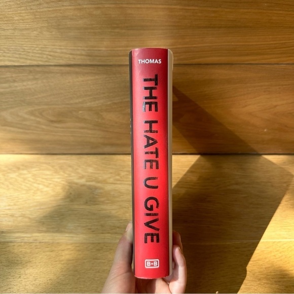 THE HATE U  GIVE BY ANGIE THOMAS Book - Picture 2 of 8
